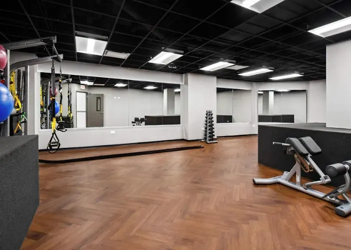 Gold Coast 2br W Doorman Gym 2 Blocks To L Chi-556 Apartment Chicago