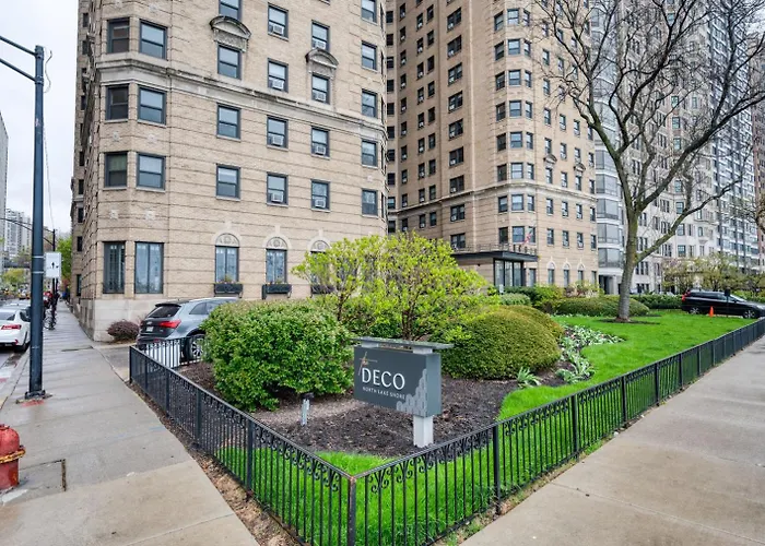 Gold Coast 2br W Doorman Gym 2 Blocks To L Chi-556 *